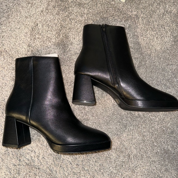 Chinese Laundry Platform Bootie - Picture 6 of 9